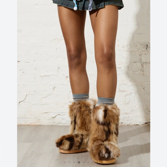 AZALEA WANG NADIANNA BROWN FAUX FUR FLAT BOOTIE 7 - Picture 2 of 14